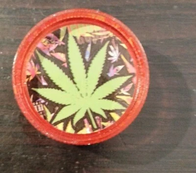 Grinder / Crusher / Gewürzmühle  - Motiv Hanfblatt  (Neu) (Rot) - Bild 1 von 3