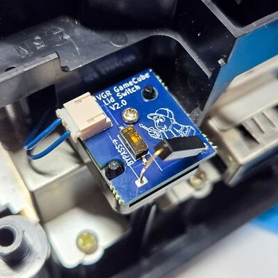 2.0 GameCube Lid Switch / Sensor - Image 1 of 3