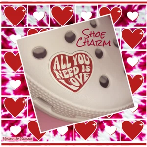 Beatles-inspirierter Metallschuh-Anhänger All You Need Is Love Motto Clog Dekoration - Bild 1 von 4