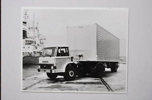 Foto de prensa de coche - Ford D-Series 2818 1979 Cummins 8,3 litros - vista frontal/lateral - Imagen 1 de 1