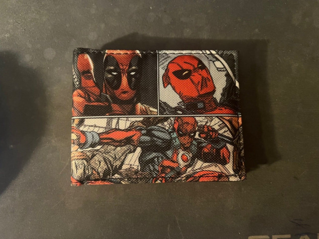 MARVEL DEADPOOL Hinged Wallet - Deadpool DEADPOOL'S CHIMICHANGAS Logo —  Buckle-Down