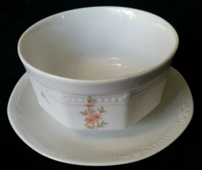 Mitterteich Porzellan Sissi Sauciere Relief Blumen mit Unterteller - Bild 1 von 3