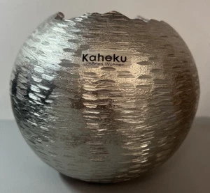 Kaheku Kugelvase ABIUS Strukturiert Silber 12,5 x 11 cm Metall Windlicht Vase - Bild 1 von 3