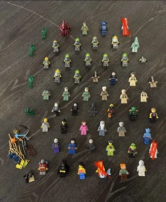 GRAN LOTE DE MINIFIGURAS LEGO (DC, Indiana Jones, Atlantis, Harry Potter, etc.) Foto 1 de 4