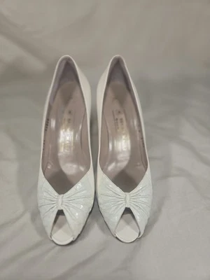 Zapatos de salón clásicos Bruno Magli Peep Toe talla 8 B marfil cuero serpiente Foto 1 de 4