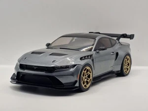 Modellino auto Ford Mustang GTD 2025 grigio scuro metallizzato 1:18 MCG - Foto 1 di 5
