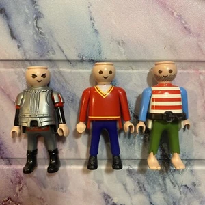 3 Playmobil Hombres Figuras Rojo Cuello en V Camisa Suéter Azul Pantalones Negros Zapatos Rayas - Imagen 1 de 14