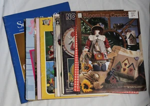 VINTAGE 21 NEEDLEWORK, CRAFT, PAINTING MAGAZINES BOOKS LOT - Picture 1 of 3