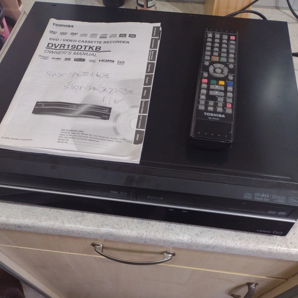 Toshiba DVR19DTKB2 DVD VHS Recorder Combo Copy VHS to DVD - Image 1 of 4