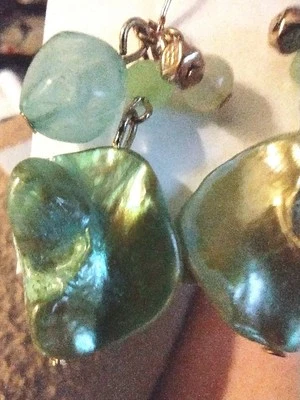Висячие серьги из абалона и зеленых бусин - Изображение 1 из 4
