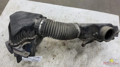 2014 Chrysler Town & Country Air Cleaner - Image 1 of 4