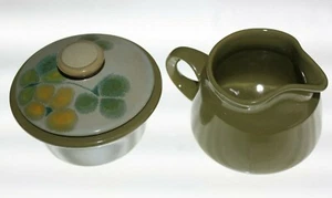 VINTAGE STONEWARE GREEN CREAMER & SUGAR BOWL WITH FLOWERED LID - Picture 1 of 6