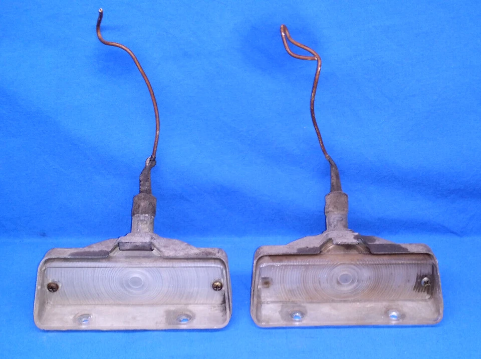 Par de carcasas de lámparas de estacionamiento AMC 1967-1970 3576762 Foto 1 de 4