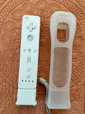 Wii Remote Controller Aftermarket with Gel case and Motion Plus Adapter - Image 1 of 4