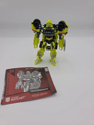 Transformers Studio Series Deluxe Class 04 Autobot Ratchet - Image 1 of 2