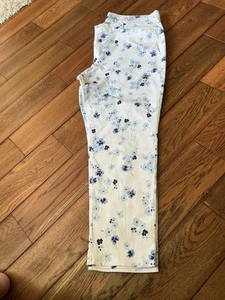 Khakis by Gap-slim City97% Cotton Blue Floral Cropped Trousers I Leg 29 Ins 14R - Picture 1 of 7