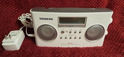 Batería de radio o adaptador de pared Sangean PR - D5 blanco.  Excelente estado Foto 1 de 2