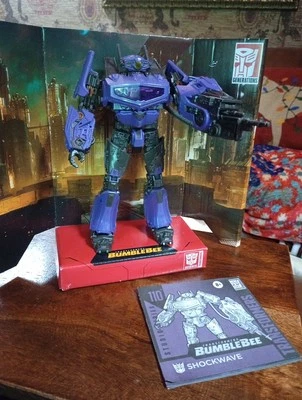 SHOCKWAVE (Studio Series 110) Voyager Class (BUMBLEBEE MOVIE) Hasbro Figure  - Image 1 of 4