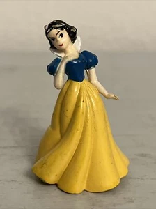 SNOW WHITE DISNEY MINITURE 1.5”ACTION FIGURE TOY (PRE-OWNED) - Picture 1 of 7