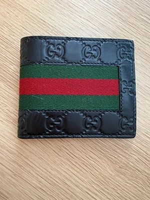 Cartera de cuero Gucci GG Signature Web con caja y bolsa antipolvo. Serie # en ranura para tarjetas. Foto 1 de 4