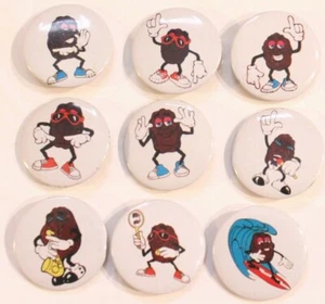 Lotto di 9 bottoni pinback uvetta California vintage anni 80 J3 - Foto 1 di 1