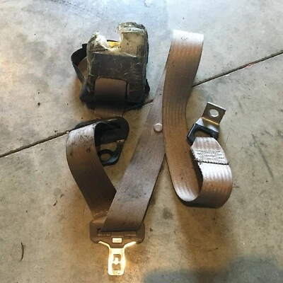 95 96 97 1996 Chevrolet Blazer cinturón de seguridad delantero izquierdo conductor retractor bronceado 4 puertas Foto 1 de 2