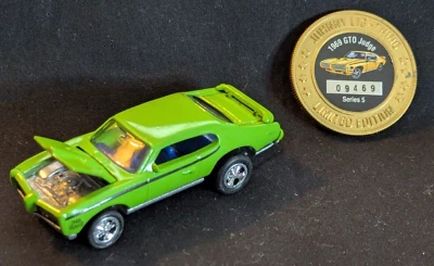 Johnny Lightning Muscle Cars USA 1969 GTO Judge Series 10 with Coin - Image 1 of 4