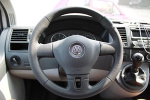 LENKRAD VW T5 TRANSPORTER MULTIVAN CARAVELLE +SCHALTKNAUF  NEU BEZIEHEN - Bild 1 von 8