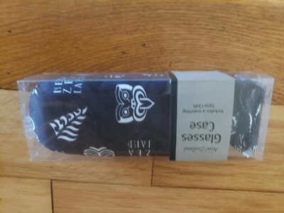 Hard Eyeglasses Glasses Case with matching Microfiber Cleaning Cloth.New Zealand - Image 1 of 4