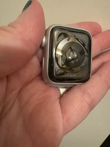 Apple Watch Series 5 || 40mm Aluminum Case || - Photo 1 sur 8