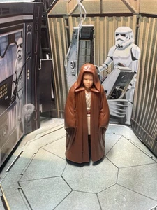 Star Wars 3,75" Anakin Skywalker Youngling Padawan Actionfigur mit Cape - Bild 1 von 3
