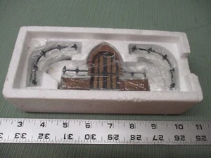 Winter Heritage Village Collection Figur handbemalt Porzellan Modell Zaun - Bild 1 von 4