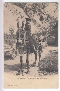 CPA EUROPE SUISSE - EN VALAIS FOLKLORE PAYSANNE DU VAL D'HERENS CHEVAL 1918~B76 - Imagen 1 de 2