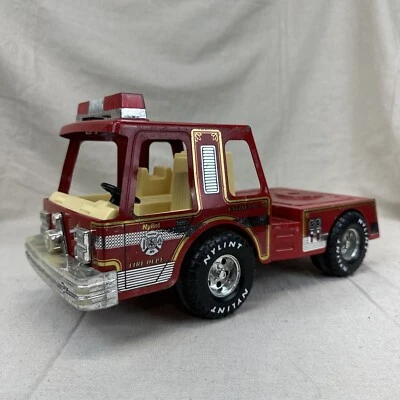 NYLINT PART ENGINE CO.5 CAB, FIRE TRUCK, LADDER TRUCK NO TRAILER VINTAGE - Image 1 of 4