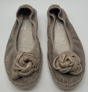 ANDRE ASSOUS WOMENS SIZE 8 BALLET SLIPPER FLATS ESPADRILLE CATWALK CLEO FLOWER - Picture 1 of 9