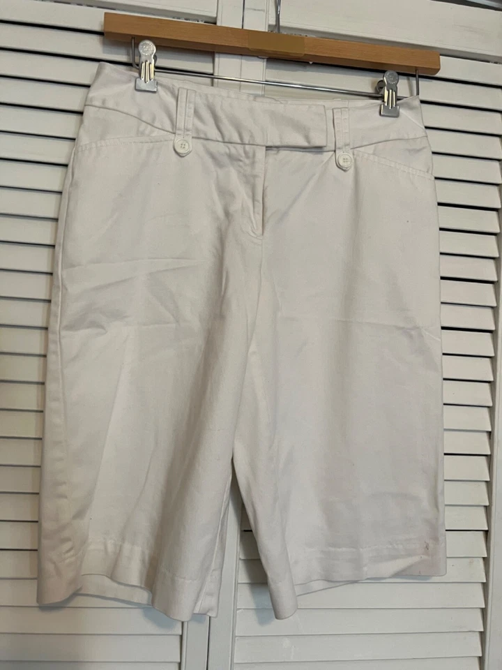 WORTHINGTON Women's Size 6 Shorts White Modern Fit Bermuda Khaki - Image 1 of 4