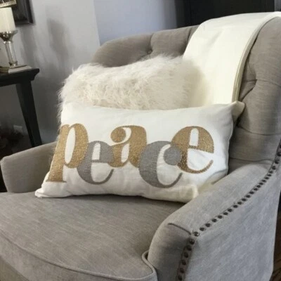 NUEVA Funda de Almohada Lumbar Pottery Barn Navidad Bordada Dorado Plateado "PAZ" Foto 1 de 4