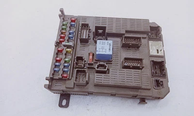 Cassetta fusibili CITROËN C5 II Break RE 9649301780 2.2 Diesel 120kw 27616193 - Immagine 1 di 3