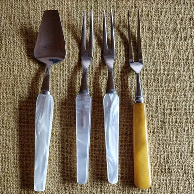 Set Gabeln & Löffel Edelstahl-Griff Perlmutt weiß & ocker,Aufschnitt/Servieren - Bild 1 von 4