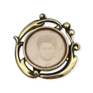 Broche antiguo Art Nouveau con retrato, latón dorado, joyeria sentimental modern - Foto 1 di 10