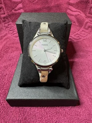 Relógio de quartzo feminino Fossil ES-2829 mostrador prateado pulseira de couro ⌚✨ - Imagem 1 de 4