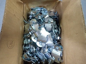 NEW (LOT of 100) 3/4" EMT Conduit Strut Strap - Bild 1 von 1
