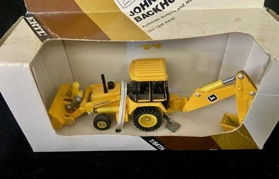 Retroescavadeira/carregadora ERTL 1/64 John Deere #5521 die cast caixa original - Imagem 1 de 4