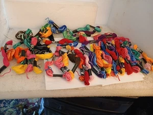 Lazos e hilos 50 hilo de bordar variedad de colores NUEVO - Imagen 1 de 4