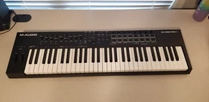 M-Audio OXYGEN PRO 61 USB MIDI Keyboard: Keyboard Stand and Carry Case INCLUDED - Picture 1 of 5