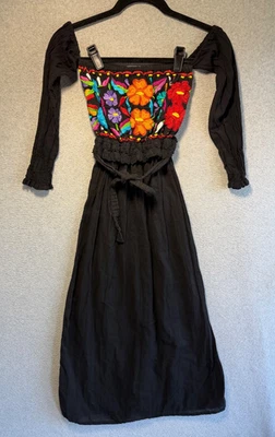 Vestido artesanal mexicano para mujer pequeño bordado floral boho campesino hippie Foto 1 de 4