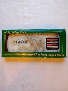 Tavola cribbage orso polare Alaska in scatola originale completa resina bianca goffrata - Foto 1 di 9