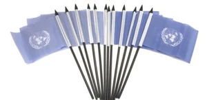 Confezione 12 Bandiere 4x6 Pollici Nazioni Unite Piccole Miniature Bastone Scrivania e Tavolino - Foto 1 di 1