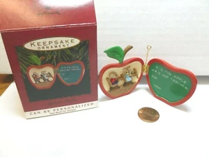 1993 Hallmark Andenken Ornament APFEL FÜR LEHRER (Öffnungsapfel) - Bild 1 von 3