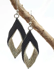 Handmade DoubleLeaf Ohrringe in Peyote aus Delica Beads, 925 Silber,Black-Silver - Imagen 1 de 15